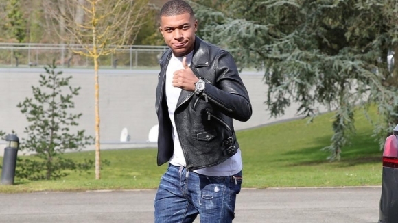 Френската суперзвезда Килиан Мбапе се изявява еднакво добре на футболното