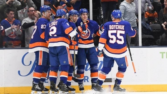 Ню Йорк Айлендърс разгроми с 5 1 у дома състава на