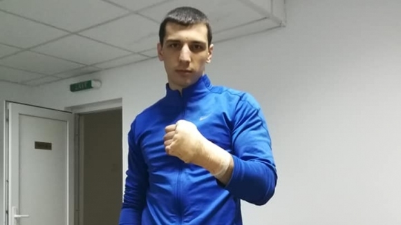 Българският кикбокс състезател Александър Петров постигна победа със съдийско решение