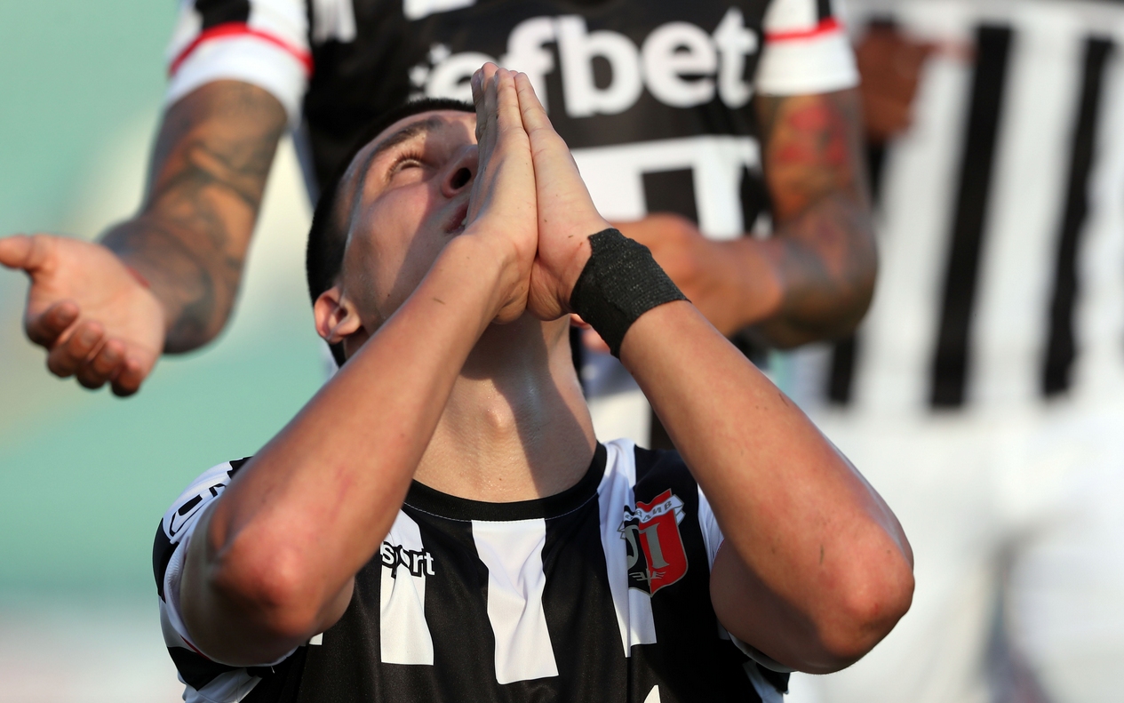 Днес ще бъде определен първият полуфиналист в турнира за Купата