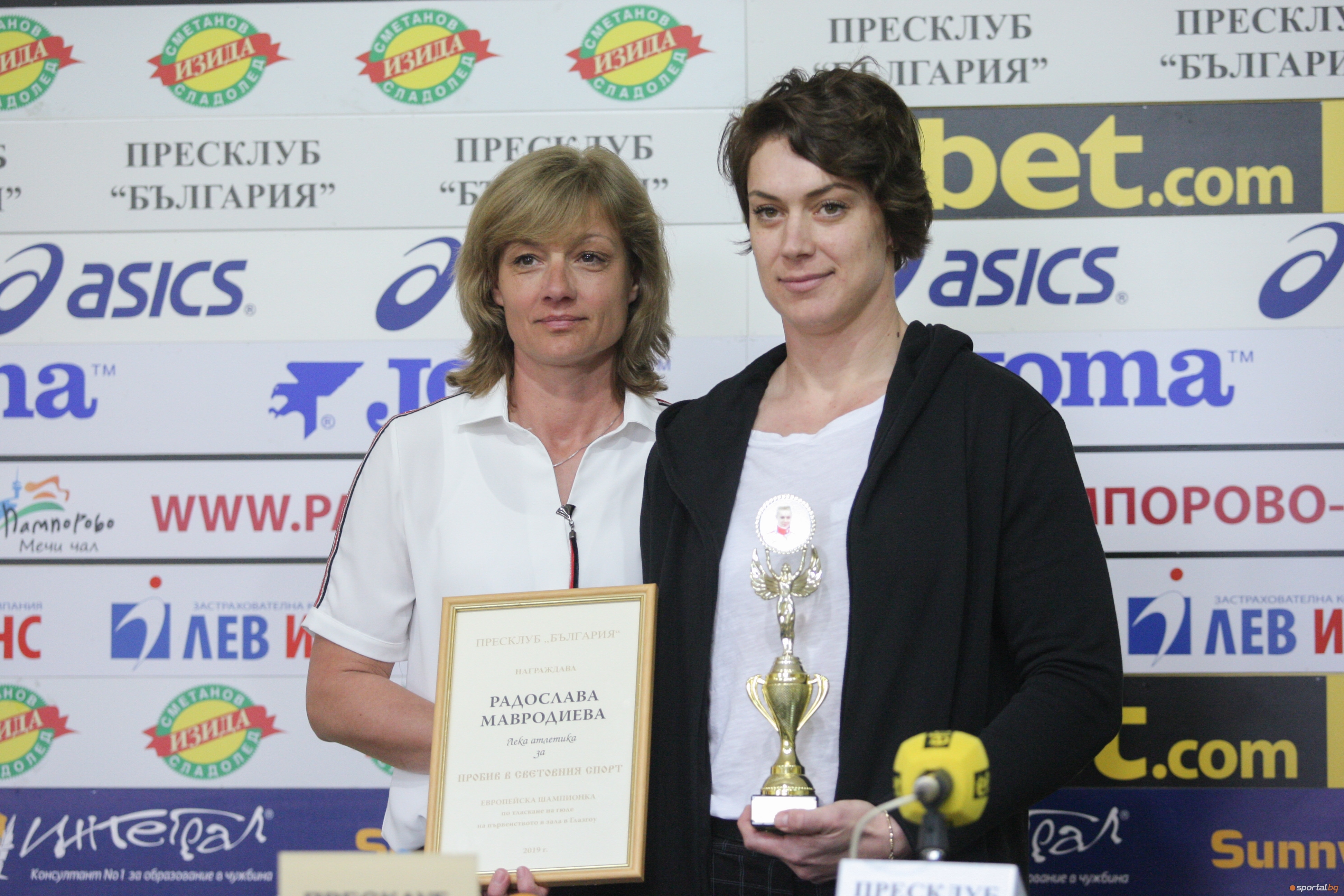 Валентина Желязкова треньорка и леля на европейската шампионка в тласкането