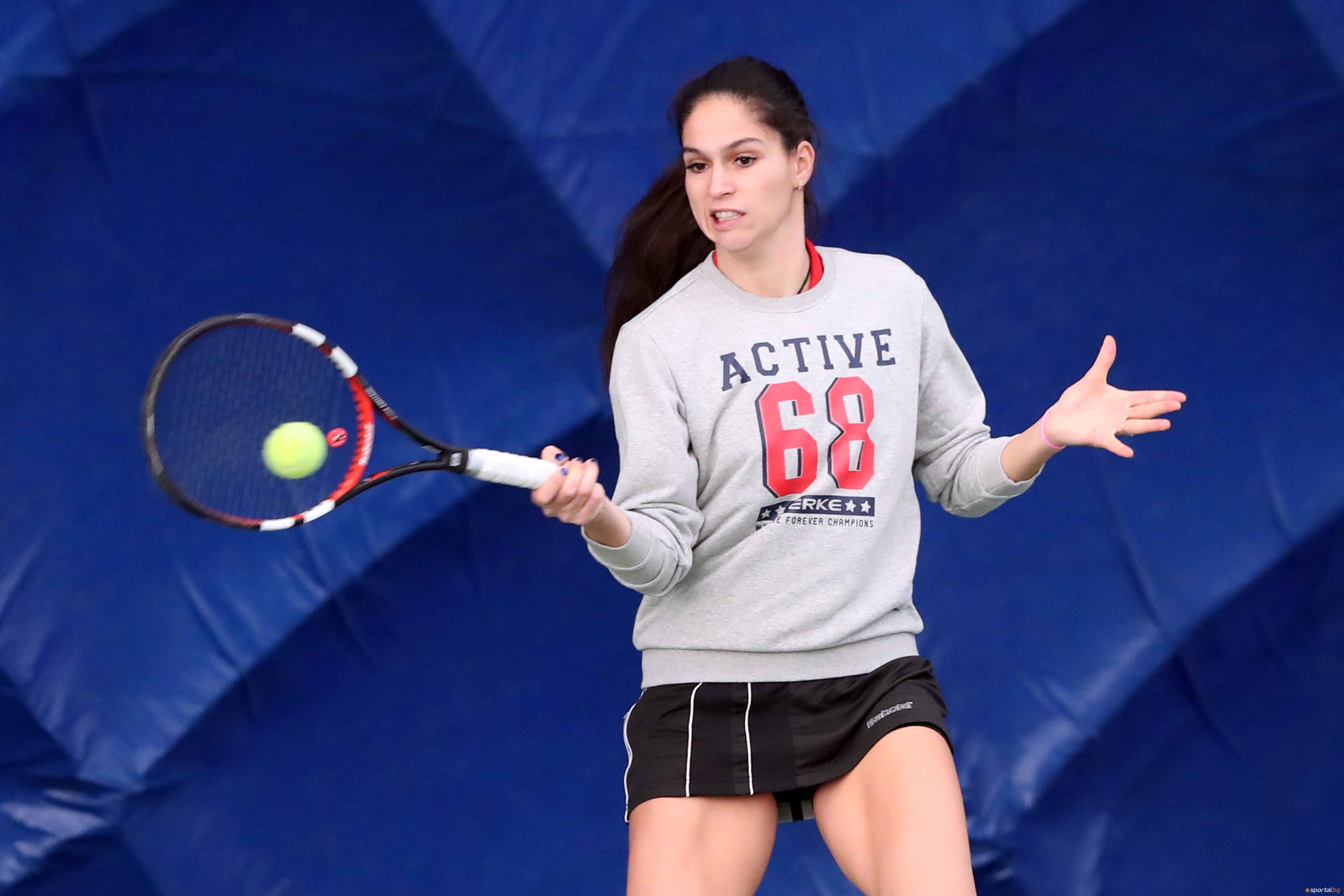 Националката на България за Фед Къп Изабелла Шиникова се класира