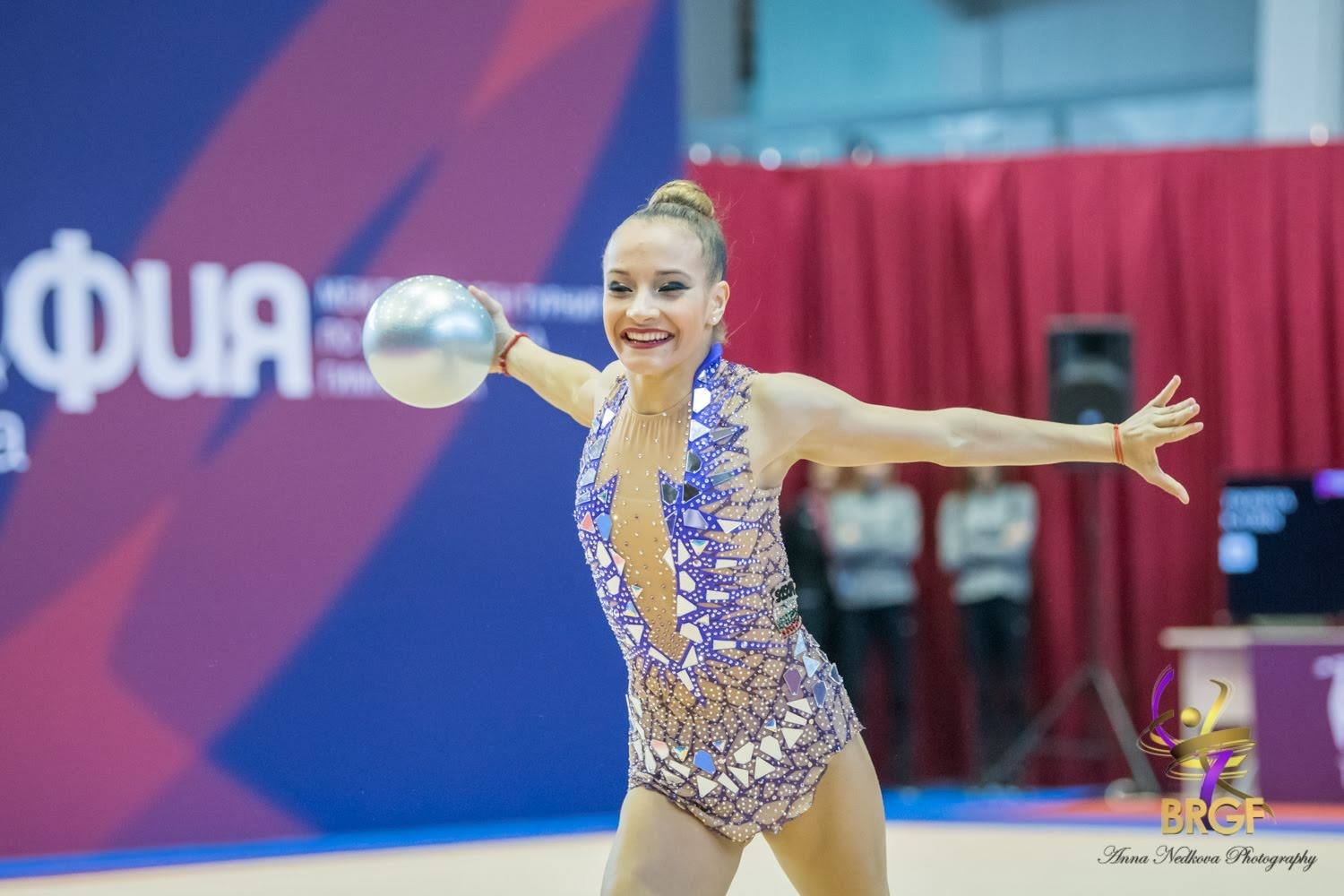 Още три медала спечелиха българските гимнастички при девойките във втория