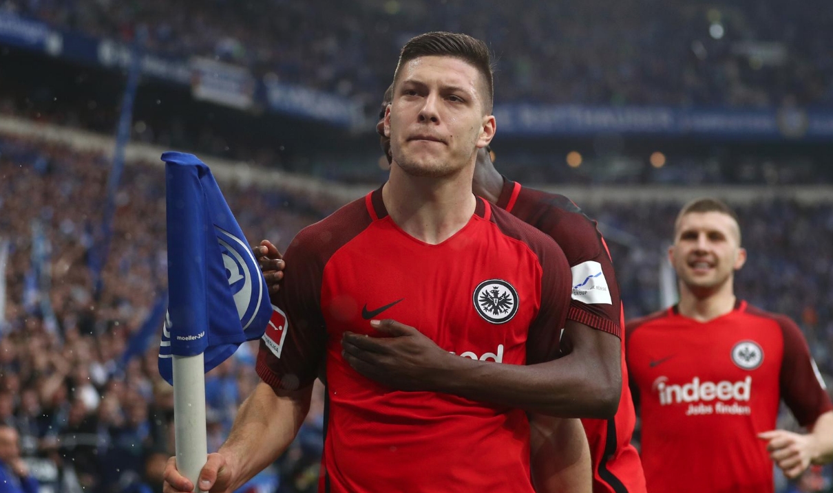 Устремилият се към участие в Шампионската лига Айнтрахт Франкфурт изтръгна