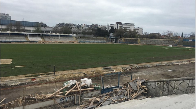 Новото тревно покритие на стадион Спартак вече е поставено на