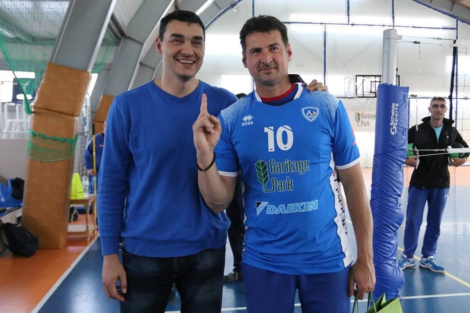 Легендарният сръбски волейболист Владимир Гръбич проведе тренировка с децата от