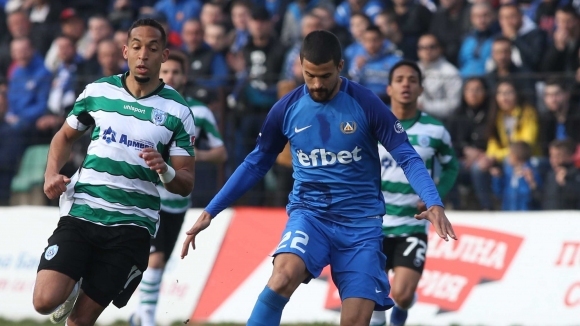 Треньорът на Левски Георги Дерменджиев ще има сериозни проблеми с