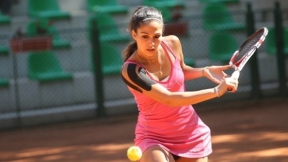 Българката Изабелла Шиникова се класира за четвъртфиналите на двойки на