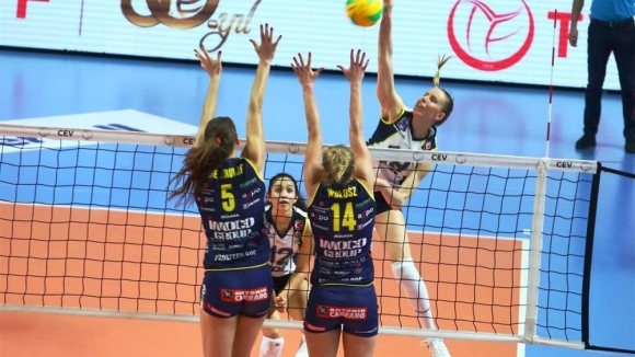 Волейболната националка Добриана Рабаджиева и нейният Фенербахче Истанбул отпаднаха на