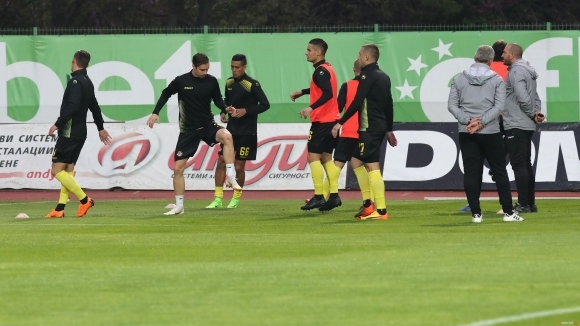 Наставникът на Ботев Пловдив Николай Киров има сериозни проблеми с