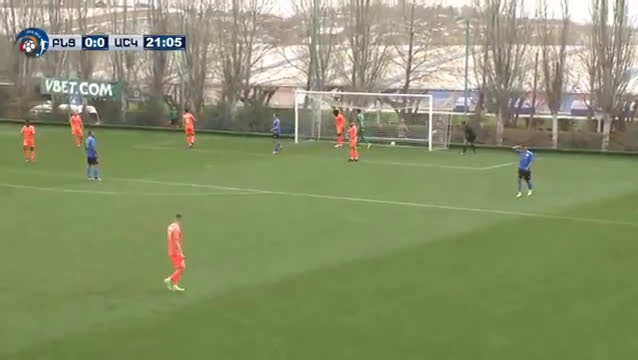 Нападателят на Пари Сен Жермен Ерик Максим Чупо Мотинг се прочу