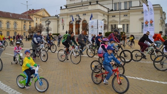 "София кара колело и тича за по-чист въздух" е мотото