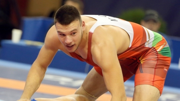 Двама българи достигнаха до полуфиналите в своите категории на Европейското