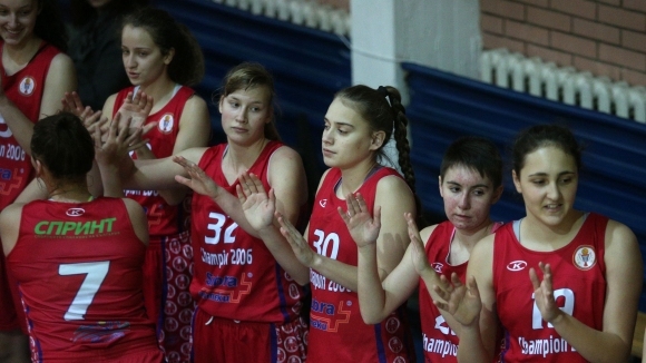 Шампион 2006 победи Септември 97 с 67 56 и завърши на