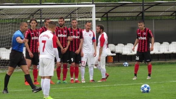 Отборът на Кариана Ерден загуби с 0 2 домакинската си среща