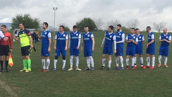 Футболистите на Светкавица Търговище завършиха 1 1 гостуването във варненското село