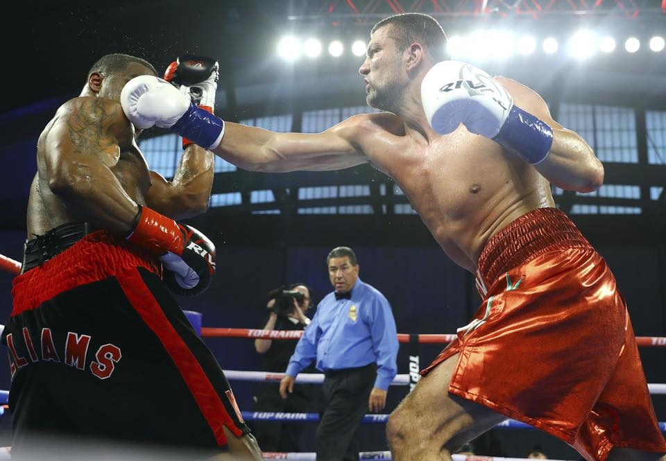 В края на март на боксова гала в САЩ Тервел