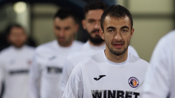 Футболистът на Етър Велико Търново Даниел Младенов днес има особено