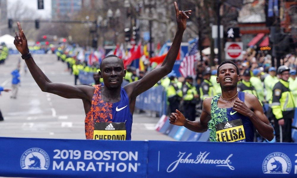Кениецът Лорънс Чероно и етиопката Дефега Уоркнеш спечелиха Бостънския маратон.