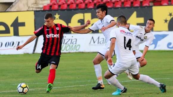 Талантът на Локомотив София Валентин Николов е бил спрян от