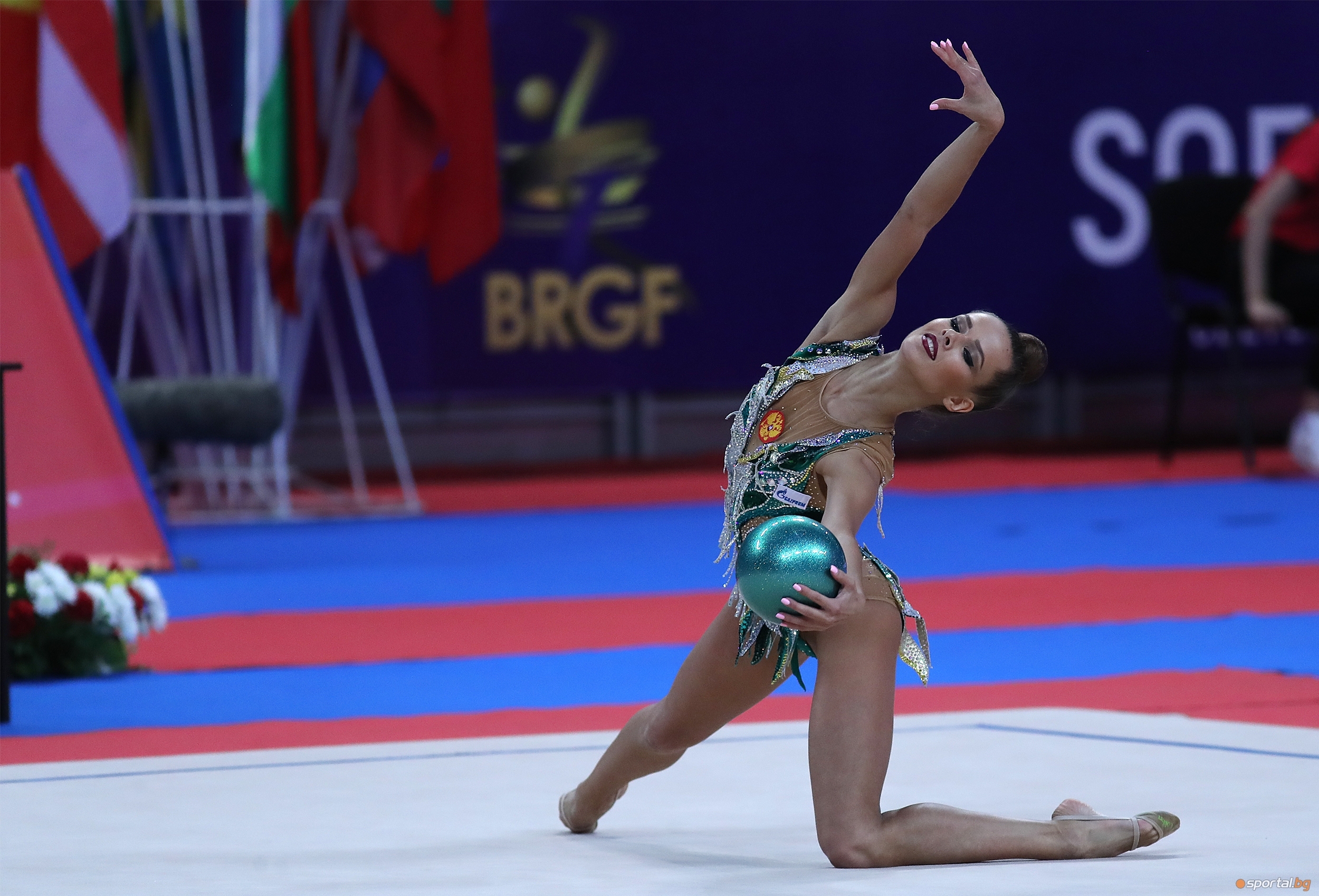 Екатерина Селезньова, която спечели златния медал на финала на топка