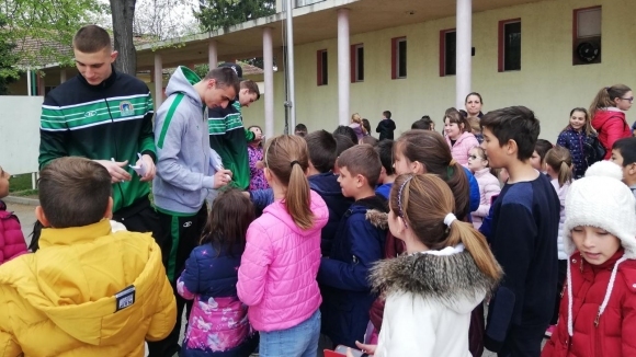 Играчите на Балкан посетиха днес учениците от основно училище Любен