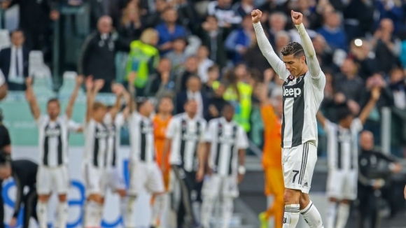 Вчерашната победа на Ювентус с 2 1 над Фиорентина официално гарантира