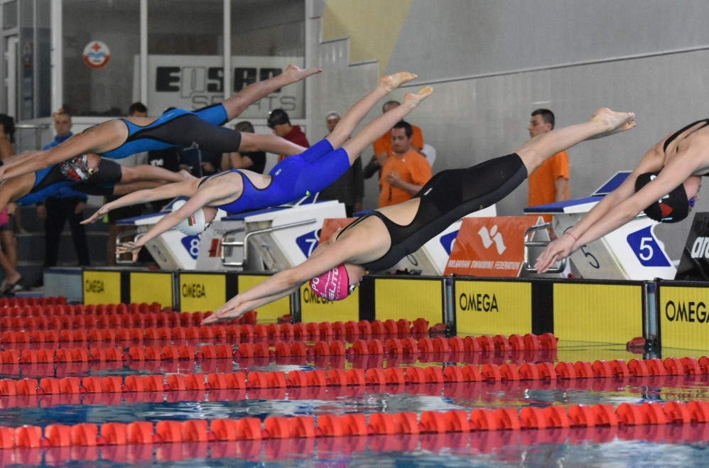 Варненският ПСК Черно море продължава хегемонията си в българското плуване