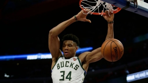 Лидерът на Милуоки Янис Адетокумбо помогна на своя тим да