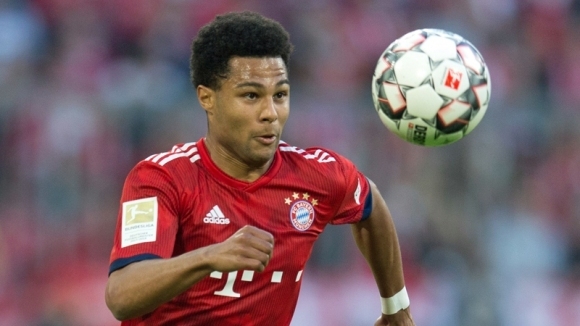 Президентът на Байерн Мюнхен Ули Хьонес отличи крилото Серж Гнабри