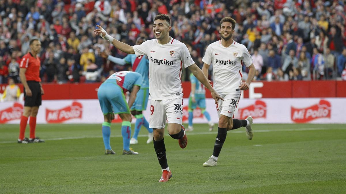 Севиля постигна разгромна победа с 5:0 в домакинството си на