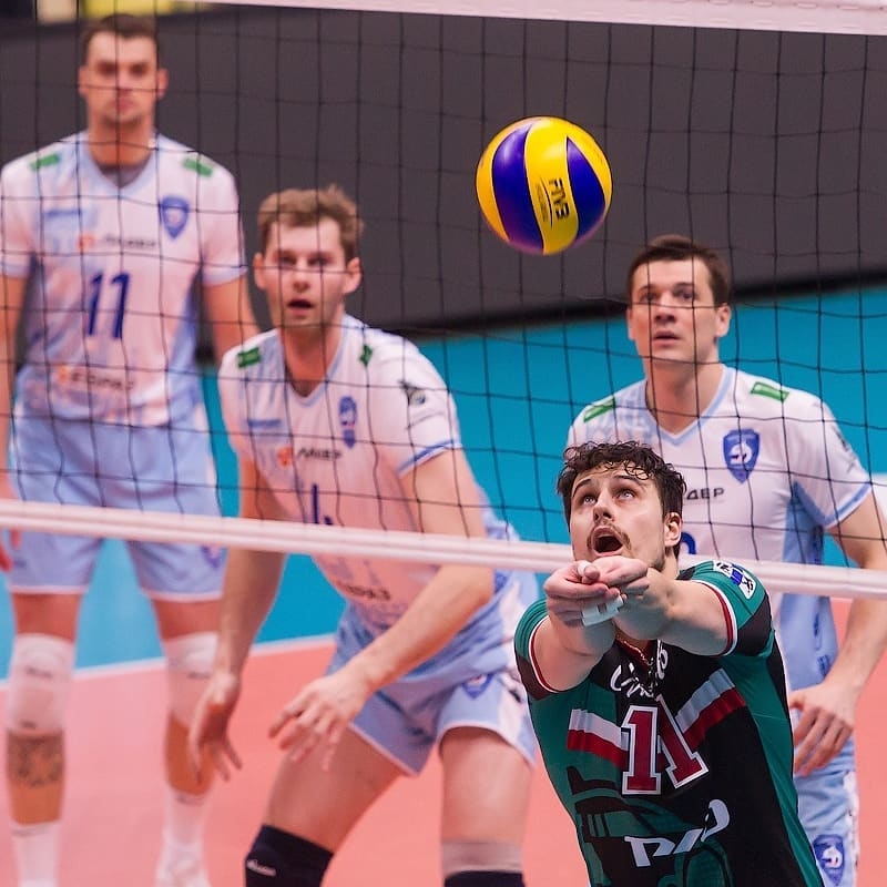 Воденият от бившия национален селекционер Пламен Константинов Локомотив Новосибирск ще