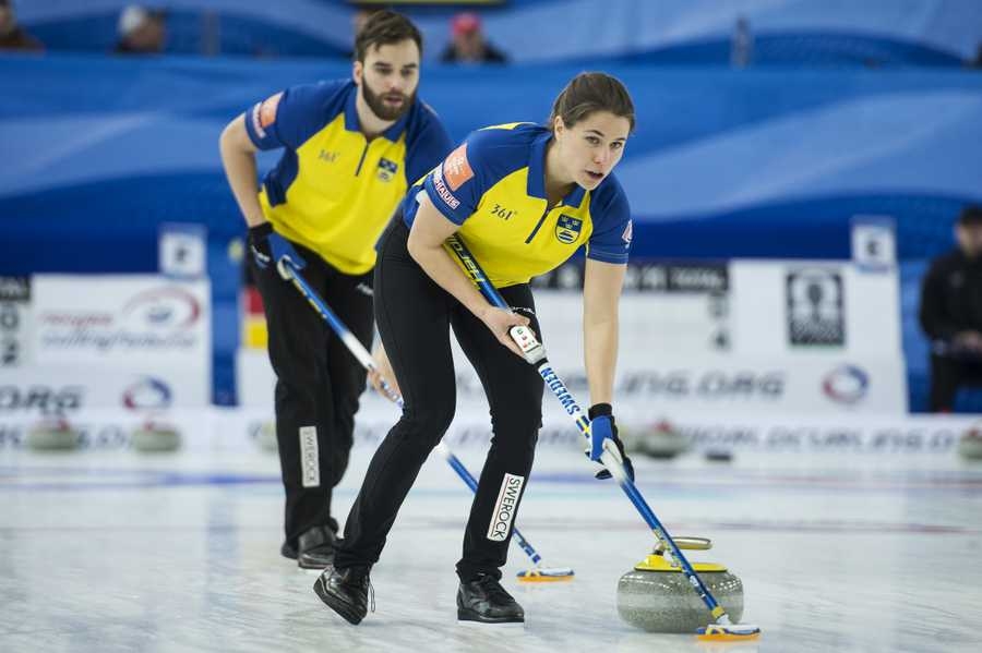 Шведите Анна Хаселборг и Оскар Ериксон победиха Канада с 6:5