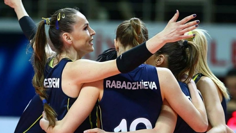 Българската волейболистка Добриана Рабаджиева и нейният Фенербахче Истанбул спечелиха бронзовите