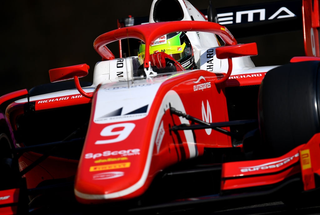 Пилотът от академията на Ферари Мик Шумахер навакса 14 позиции