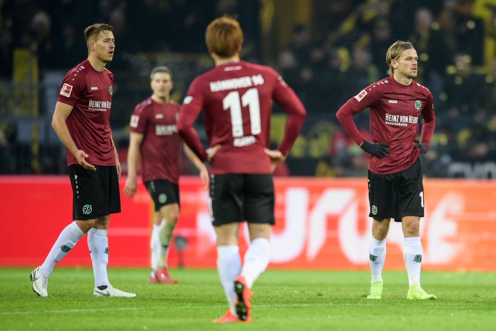 Инвеститорът и президент Мартин Кинд за момента отлага планираната оферта