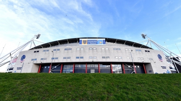 Болтън е потънал в по дълбока криза след като отпадна и