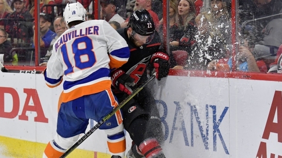 Каролина Хърикейнс е първият финалист в Източната конференция на Националната