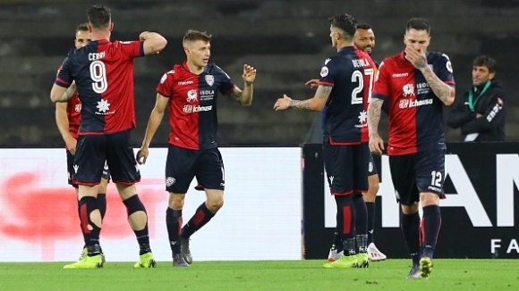 Ясни са стартовите състави на Наполи и Каляри които ще