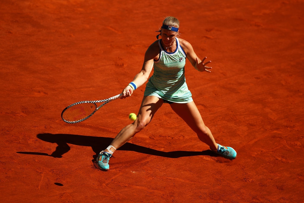 Миналогодишната финалистка Кики Бертенс Холандия се класира за третия кръг