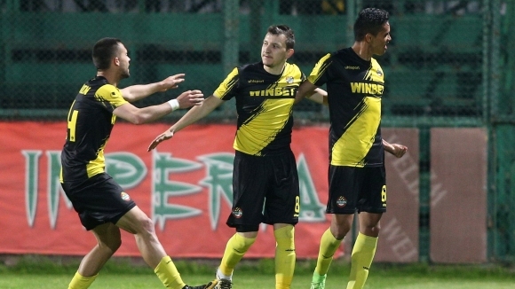 Турският гранд Фенербахче е харесал звездата на Ботев Пловдив Тодор