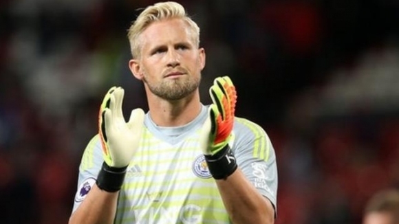 Вратарят на Лестър Каспер Шмайхел отписа шансовете на Ливърпул да