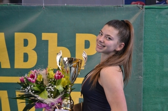Държавната шампионка за жени в зала Дария Радулова записа нови