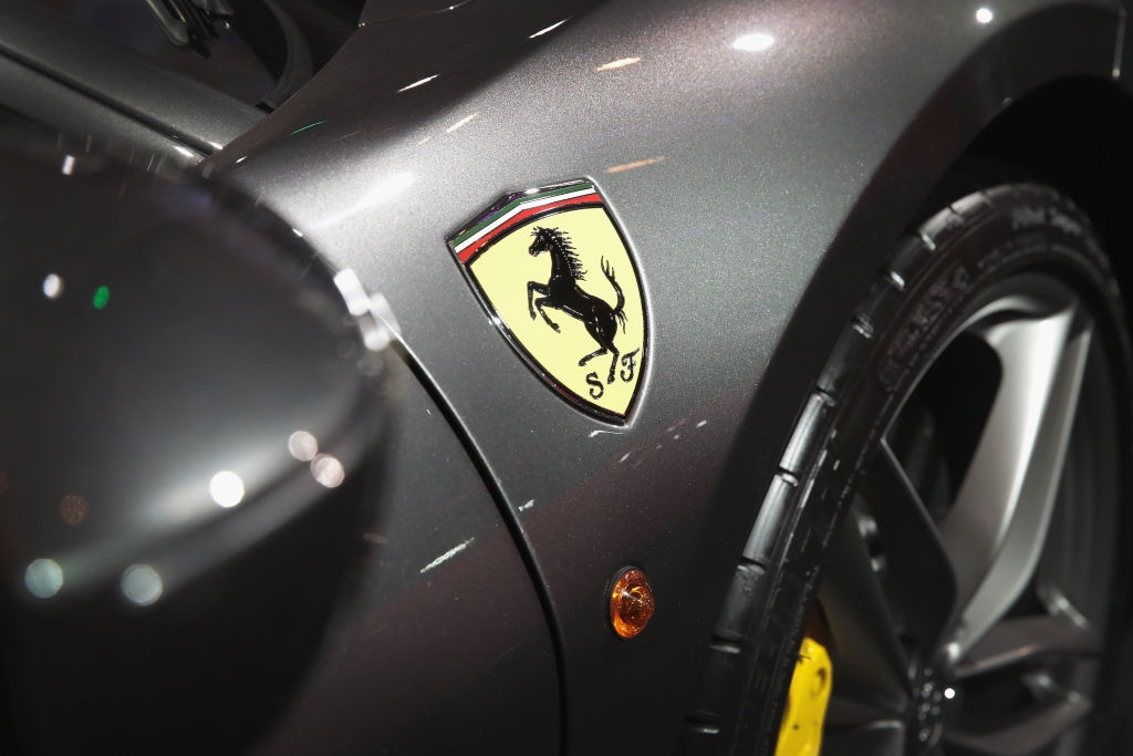 Изпълнителният директор на Ferrari Луис Камилери потвърди че компанията е