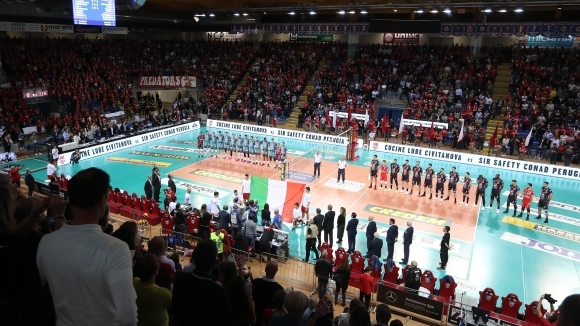 Феновете на Кучине Лубе Чивитанова изкупиха още във вторник всичките