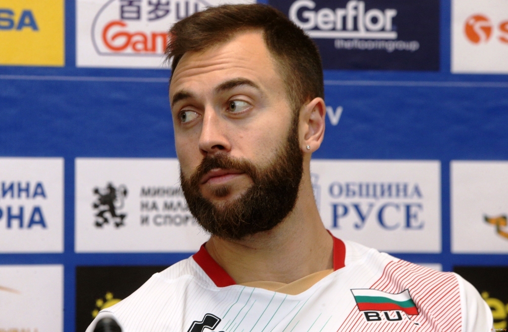 Центърът на националния ни волейболен отбор Николай Николов си постави