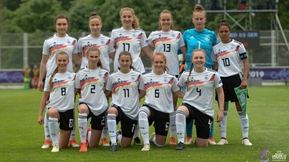 Националният отбор на Германия за девойки до 17 години завоюва