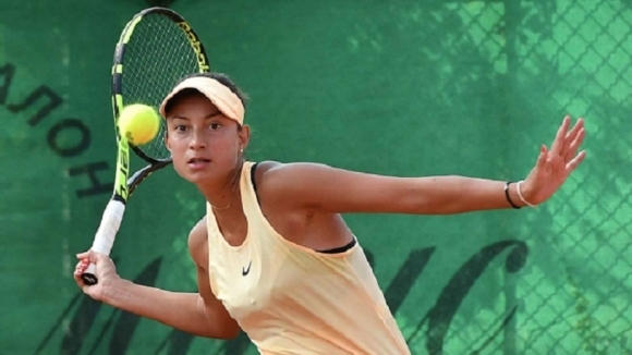 Петя Аршинкова отпадна на четвъртфиналите на турнира на твърди кортове