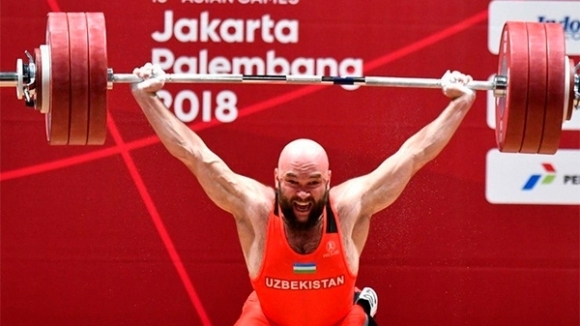 Олимпийският шампион по вдигане на тежести в категория до 105