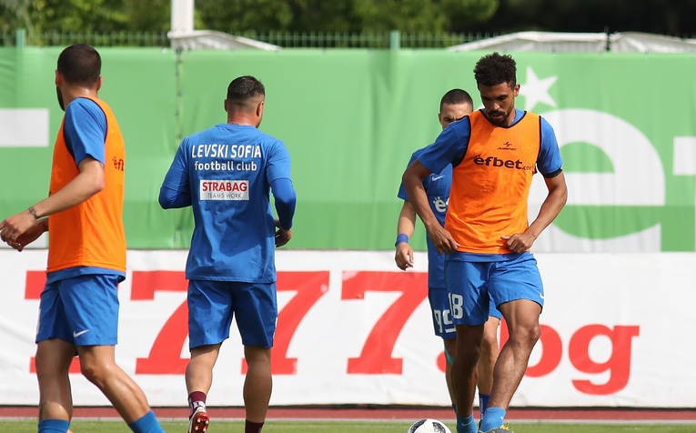 Играчът на Левски Седрик Унтонджи попадна в крайния състав на